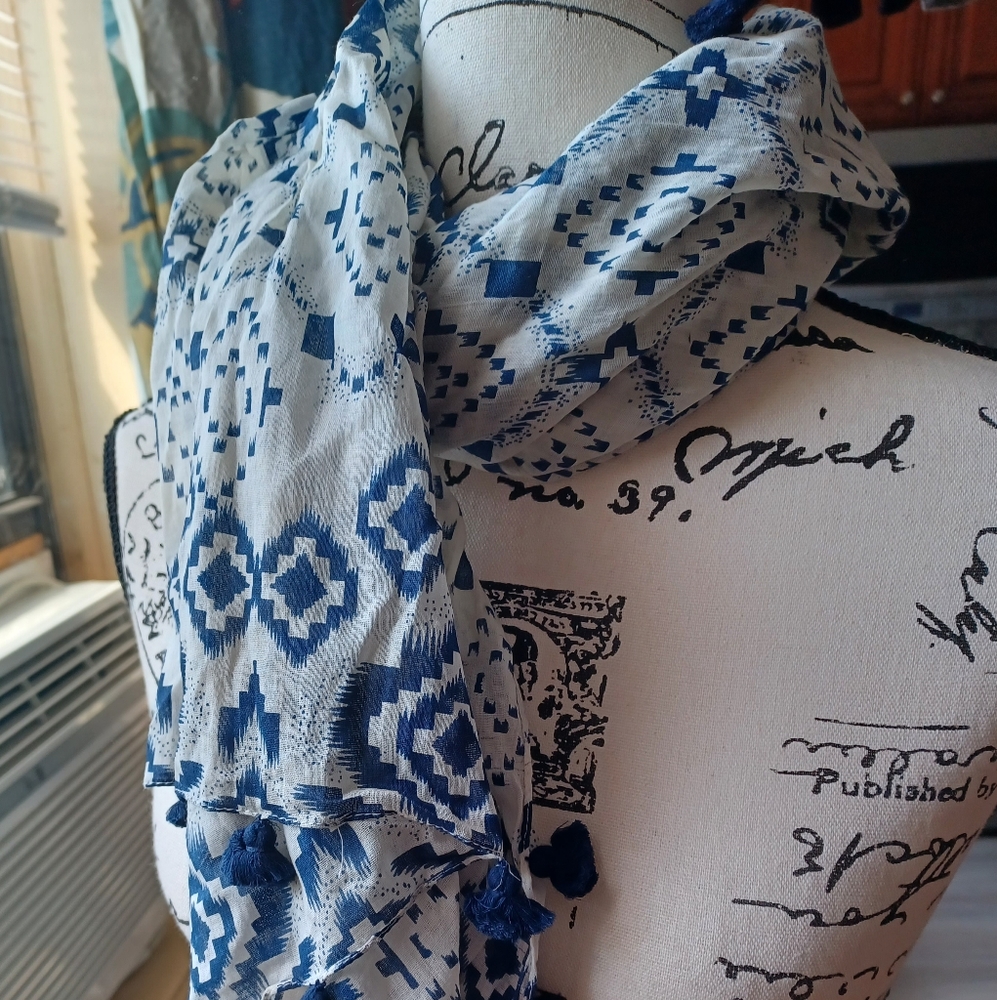 Accessorize Me scarf NWT
